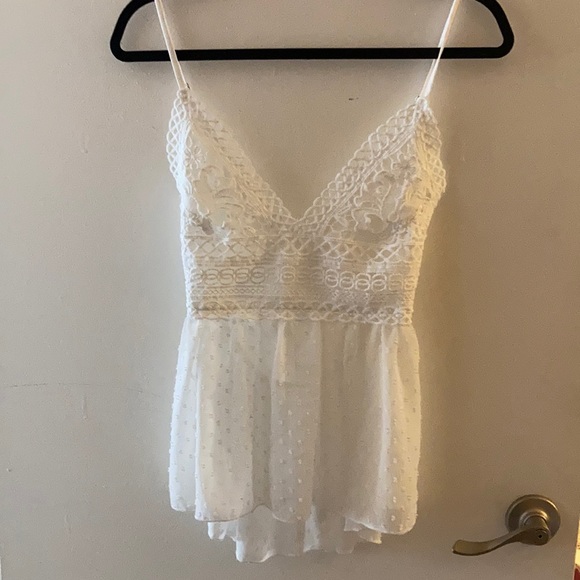 Tops - Flowing lace detailed top